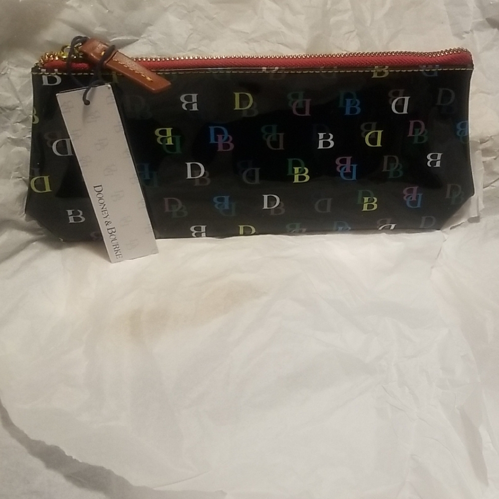 NWT!! Dooney & Bourke Black Toiletry /cosmetic Bag with Sleek Design.👜👛